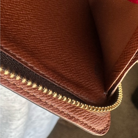 ABSOLUTELY GORGEOUS AUTHENTIC LOUIS VUITTON WALLET - Picture 7 of 7